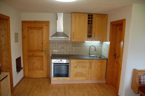 Η κουζίνα ή μικρή κουζίνα στο Haus hart im Zillertal appartement