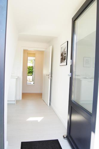 a hallway with a door leading into a room at Ferienwohnung Anni in Schneverdingen
