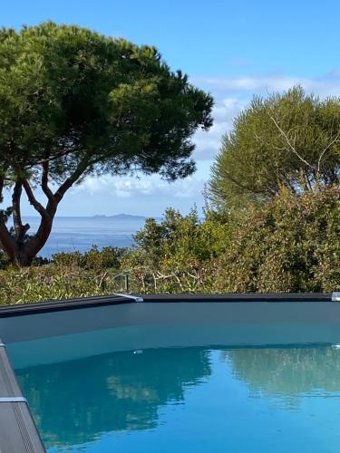 Villa 180 m2 vue Mer Piscine Climatisée Grand jardin 5000 m2 cloturé Calme