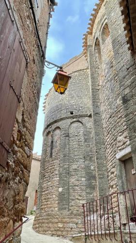 a light hanging from the side of a building at Modern apartment centrally located in Quarante in Quarante