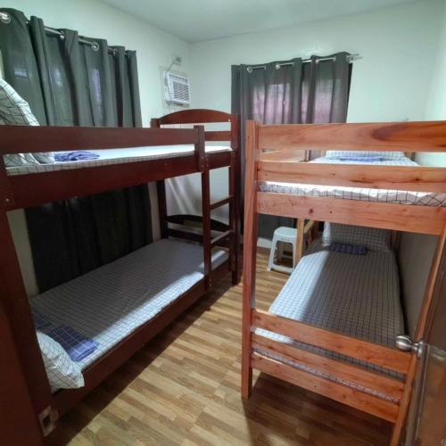 Postel nebo postele na pokoji v ubytování Elyn's Guesthouse - Three Transient Units in Davao City - Total 5 rooms, 3 t & b for exclusive use