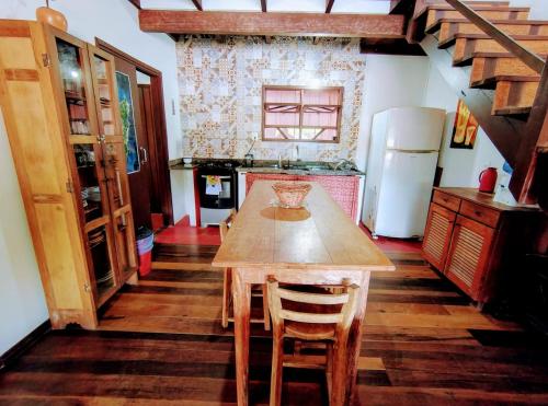 Een keuken of kitchenette bij Casa 3 quartos próximo à praia