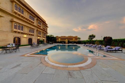 Bazén v ubytování SKK The Fern An Ecotel Hotel, Jaisalmer nebo v jeho okolí