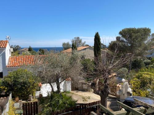 Photo de la galerie de l'établissement Villa Rives d'or - Vue Mer - Climatisée, à Fréjus