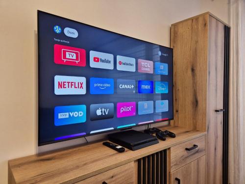 TV a/nebo společenská místnost v ubytování Sztorm Hel - mieszkanie blisko centrum