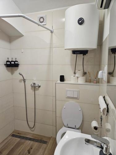 Ένα μπάνιο στο Apartment Maja - Strict center of Zagreb