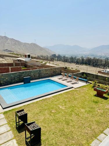 Bazén v ubytování Casa campo Mauri Capacidad 23 personas A 12 minutos del Óvalo de Cieneguilla nebo v jeho okolí
