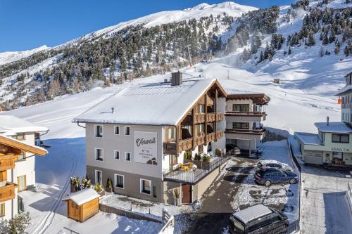 Nespecifikovaný výhled na hory nebo výhled na hory při pohledu z aparthotelu