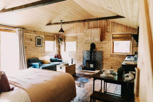 Posezení v ubytování Honeywood Farm Cabins