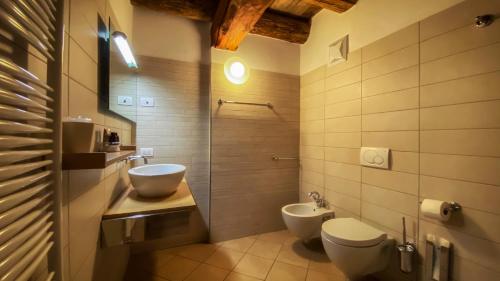 a bathroom with two toilets and a sink at Maso Franceschella in Carano