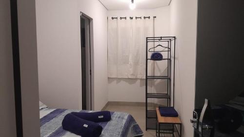 a bedroom with a bed and a ladder next to a window at Pousada frente Hecad é leilomaster in Goiânia