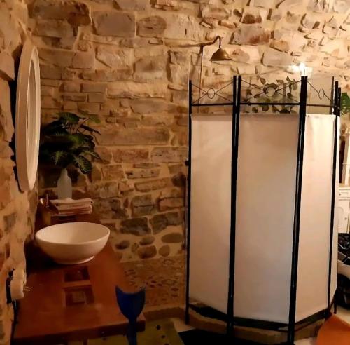 Gallery image of Soggiorno in una Cantina antica del'500, struttura privata, non Albergo in Colombaro
