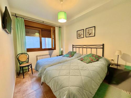 Кровать или кровати в номере ROOMS PEREGRINOS B Casa Alicia