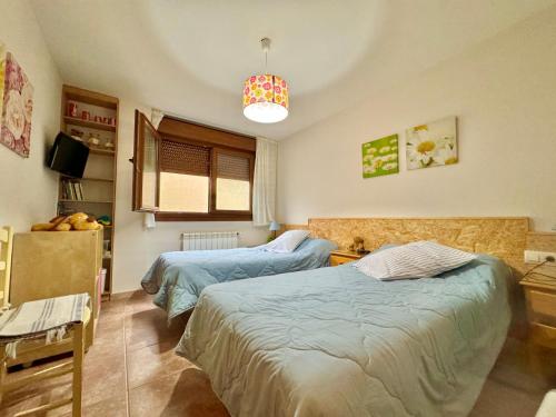 Кровать или кровати в номере ROOMS PEREGRINOS B Casa Alicia