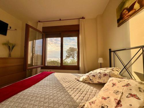 Кровать или кровати в номере ROOMS PEREGRINOS B Casa Alicia