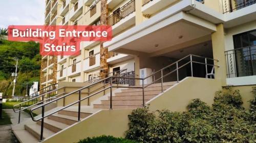 una señal de entrada al edificio frente a un edificio en Your 2nd Home - One Oasis CDO, en Cagayan de Oro