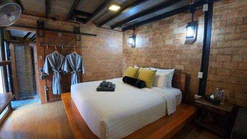 Cama o camas de una habitación en Tolani Riverside Villa