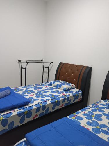 two beds sitting next to each other in a room at Seaview Astana Sandakan in Sandakan