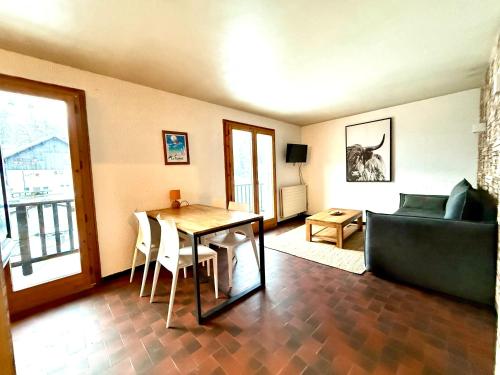 Posezení v ubytování La clusaz Centre village , pied des pistes, 42 m2 , balcon sud vue montagne