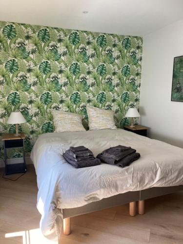A bed or beds in a room at Crebillon