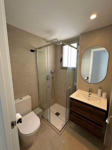 a bathroom with a shower and a toilet and a sink at Apartament Premium Hipocampos in Ifach