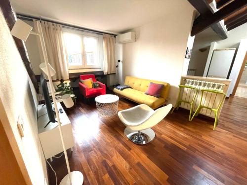 Lovely 2 room penthouse at Arco della Pace