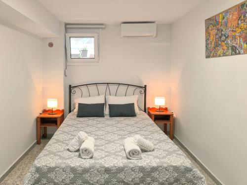 Comfy flat with large terrace, Fiber internet and private parking