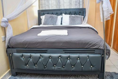 Postel nebo postele na pokoji v ubytování Jabali- Zuriel homes 1 bedroom apartment