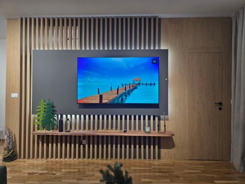 TV a/nebo společenská místnost v ubytování Privatni Apartman RIO DELUXE A1-8 u sklopu HOTEL VUČKO JAHORINA
