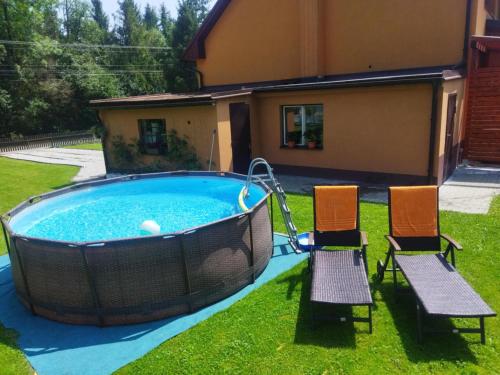 La alberca dentro o cerca de Ubytování Pod statkem