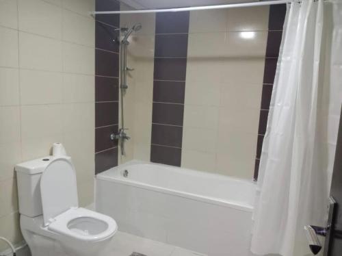 Koupelna v ubytování Double Bed Partition Room Near Mashreq Metro