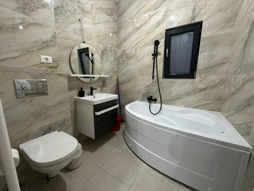 Phòng tắm tại Zlata Comfort Apartment