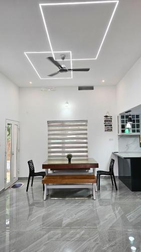 Fotografie z fotogalerie ubytování Uthuppan's 2 bedroom first floor v destinaci Ūdumbanshola
