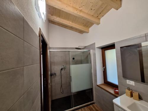 Koupelna v ubytování Hillside Haven - Sea View Retreat with Pool access