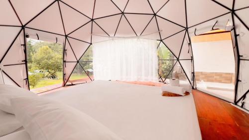 a room with a large bed in a tent at Glampyn amazonic colibri in San José del Guaviare