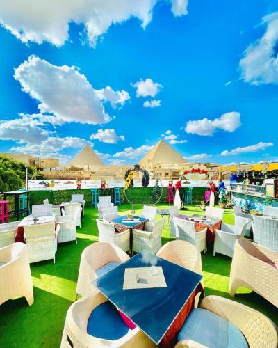 Sunshine Pyramids Inn