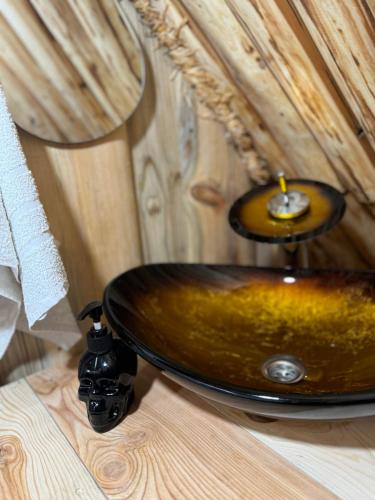 a wooden sink sitting on top of a table at Mała Bawaria in Zakopane