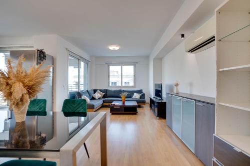 a living room with a couch and a table at Spacious Modern 3bd Apt In Prestigious Engomi in Ayios Dhometios