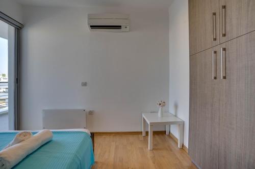 a bedroom with a bed with a person laying on it at Spacious Modern 3bd Apt In Prestigious Engomi in Ayios Dhometios