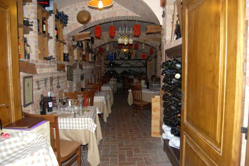 Hotel Ristorante Donatoにあるレストランまたは飲食店