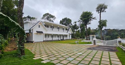 Jardín al aire libre en Uthuppan's holiday home