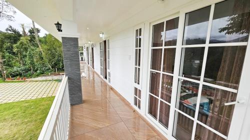 Un balcón o terraza de Uthuppan's holiday home
