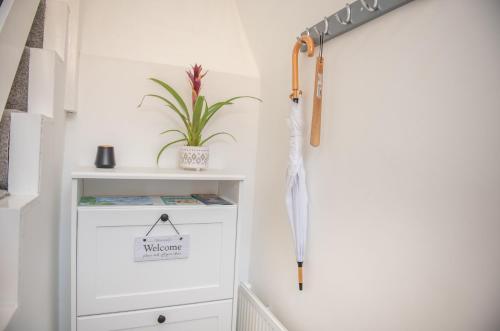 Stylish 91sqm Victoria 2 bedroom Apartment photo 36