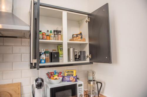 Stylish 91sqm Victoria 2 bedroom Apartment photo 25