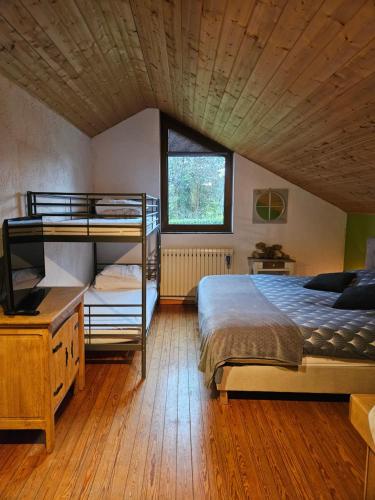 a bedroom with two bunk beds and a window at Au chant des oiseaux in Rochefort