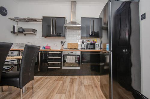 Stylish 91sqm Victoria 2 bedroom Apartment photo 24