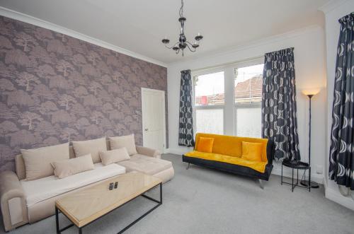 Stylish 91sqm Victoria 2 bedroom Apartment photo 14