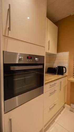 Urban Luxe Stays - Purbrook Bridge photo 14