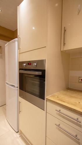 Urban Luxe Stays - Purbrook Bridge photo 9
