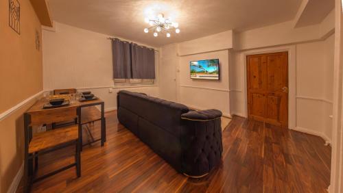 Urban Luxe Stays - Purbrook Bridge photo 6